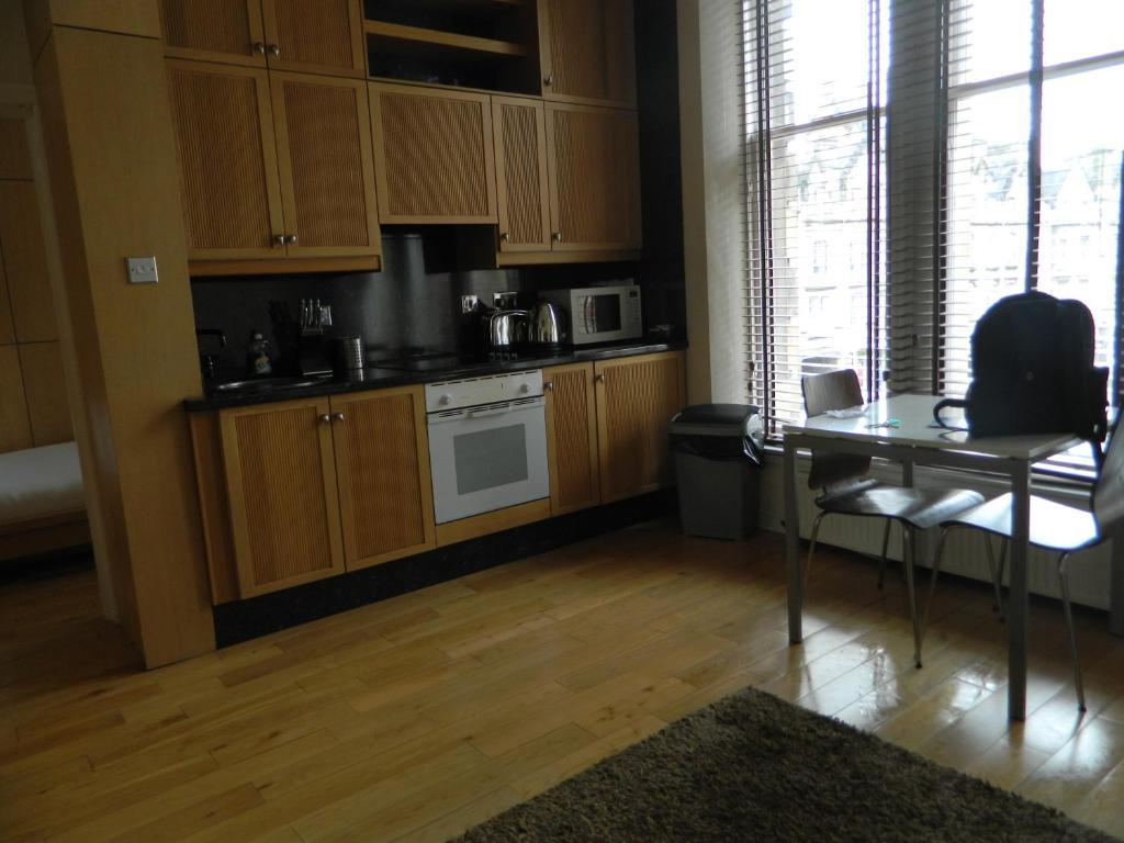 Edinburgh Castle Apartments Rum bild